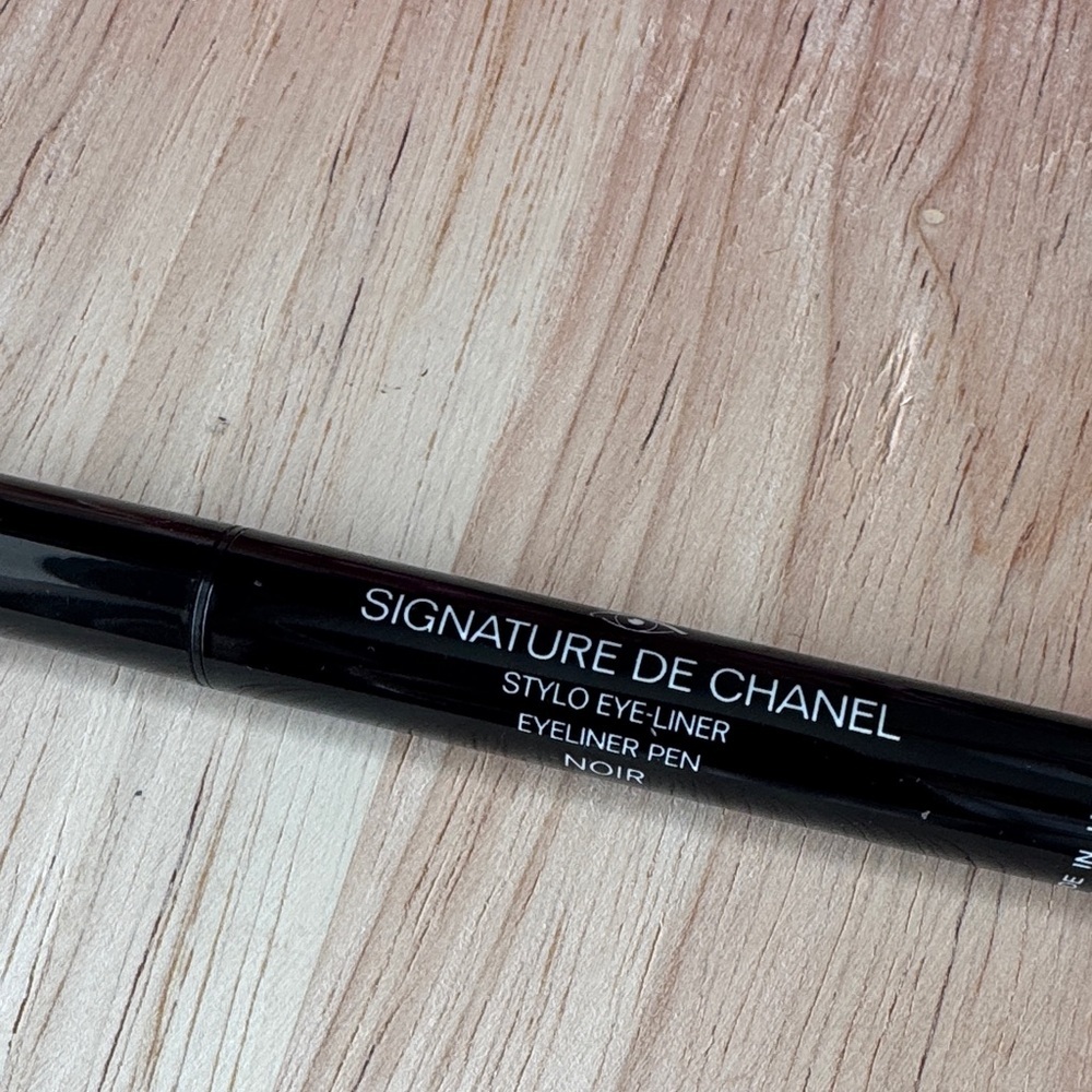 CHANEL Chanel Signature De Chanel Stylo Eye Pen 10 Noir